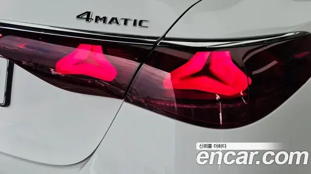Mercedes-Benz E-Class 2024 — ფოტო 31/33