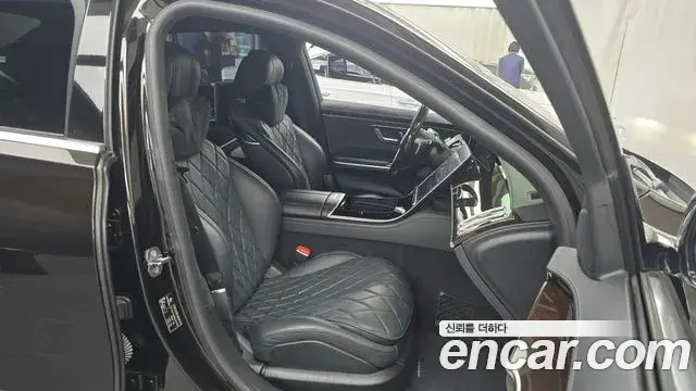 Mercedes-Benz S-Class 2021 — Photo 18/33