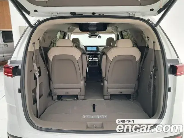 Kia Carnival 2023 — Фото 16/20