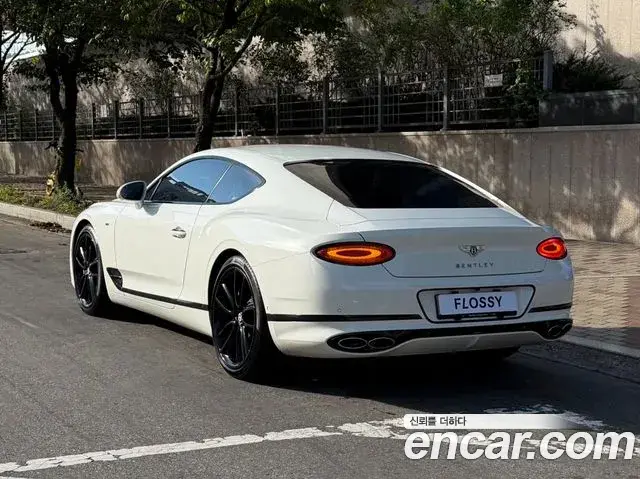 Bentley Continental GT 2021 — ფოტო 2/20