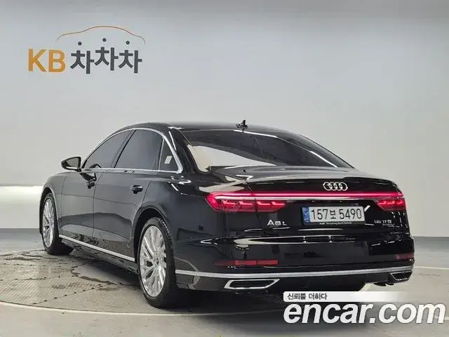 Audi A8 2021 — Фото 2/18