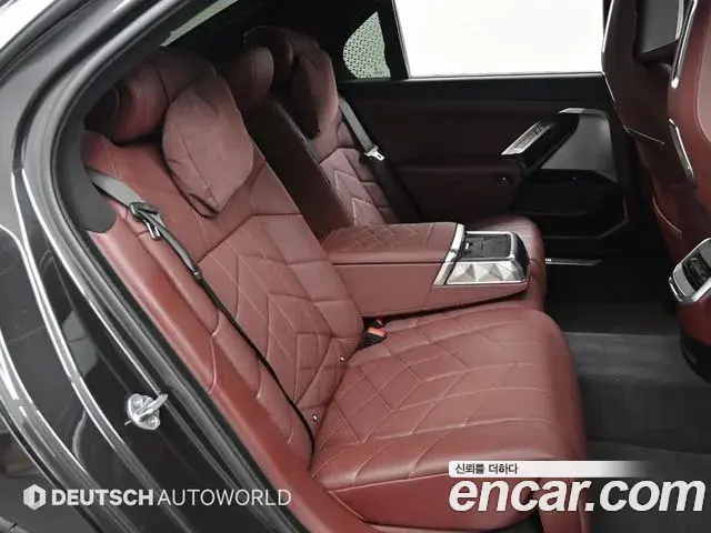 BMW 7 Series 2023 — Фото 11/20