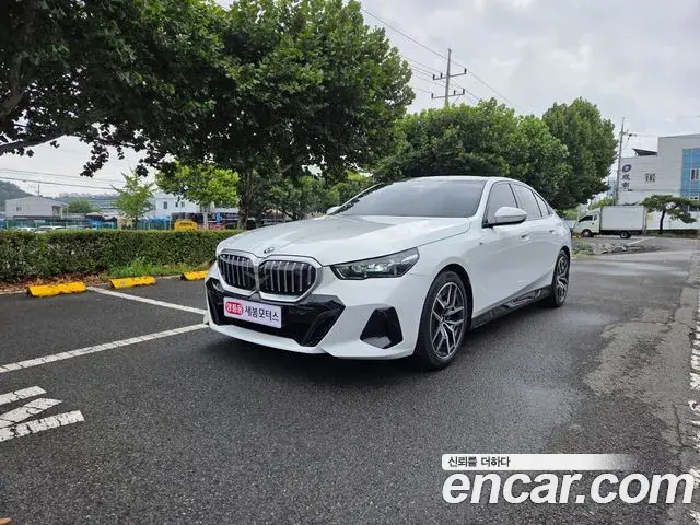 BMW 5 Series 2024 — Photo 8/20