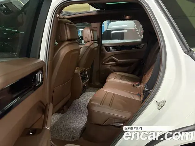 Porsche Cayenne 2019 — Photo 11/20
