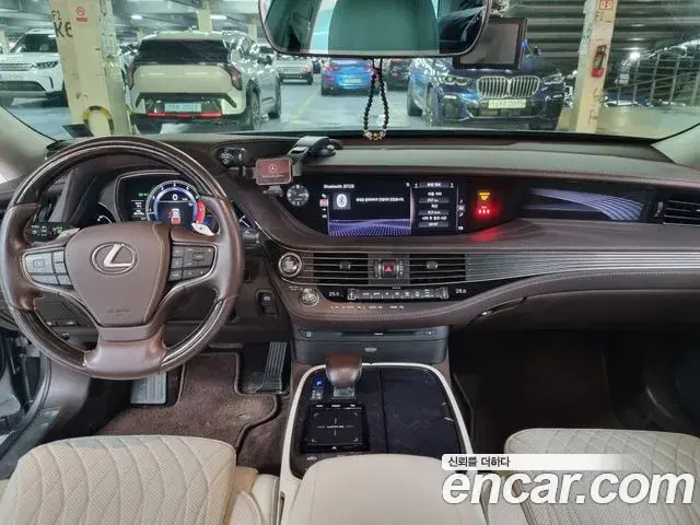 Lexus LS500 2020 — ფოტო 8/19