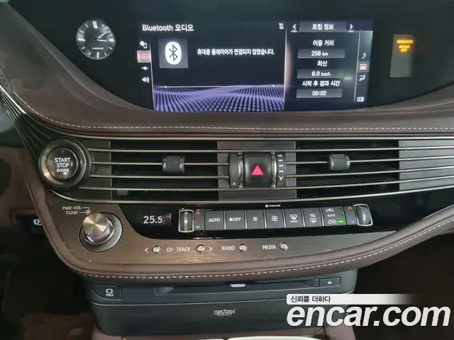 Lexus LS500 2020 — ფოტო 15/19