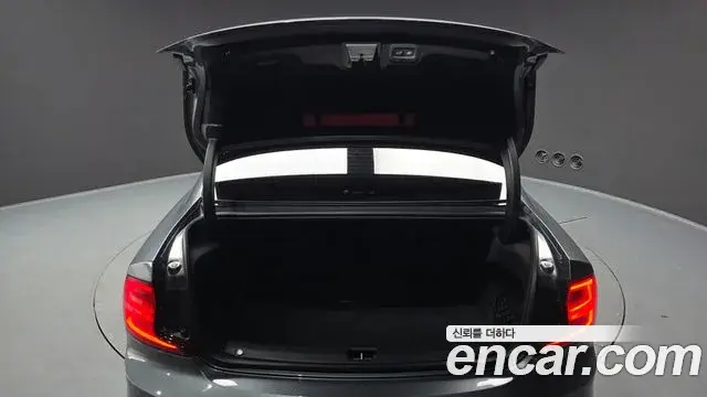 Volvo S90 2019 — Şəkil 13/36