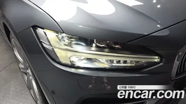 Volvo S90 2019 — Şəkil 29/36