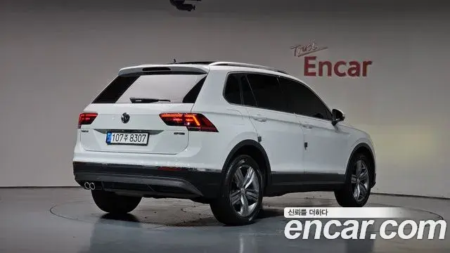 Volkswagen Tiguan 2018 — ფოტო 17/37