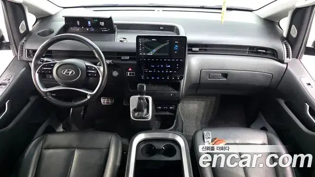Hyundai Staria 2023 — Photo 7/20