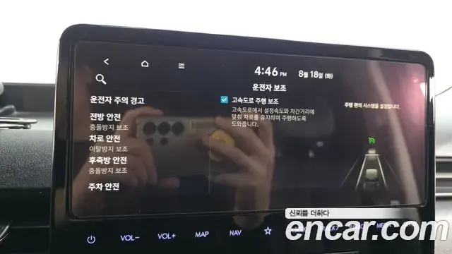 Hyundai Staria 2023 — Photo 16/20