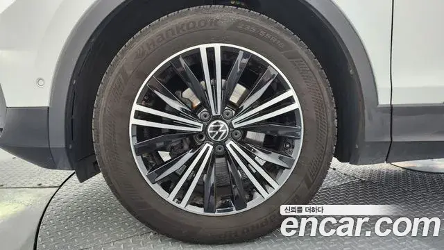 Volkswagen Tiguan 2022 — ფოტო 27/32