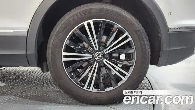 Volkswagen Tiguan 2022 — ფოტო 10/32