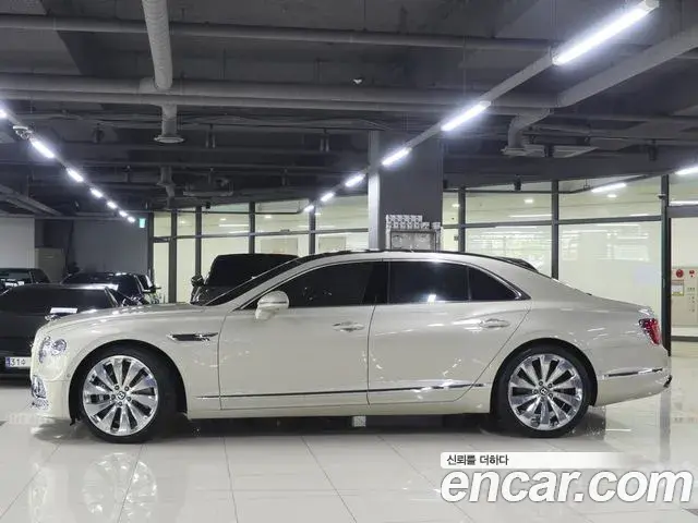 Bentley Flying Spur 2021 — ფოტო 17/19