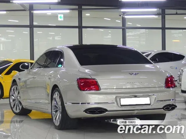 Bentley Flying Spur 2021 — ფოტო 9/19