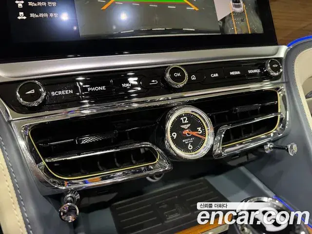 Bentley Flying Spur 2021 — ფოტო 15/19