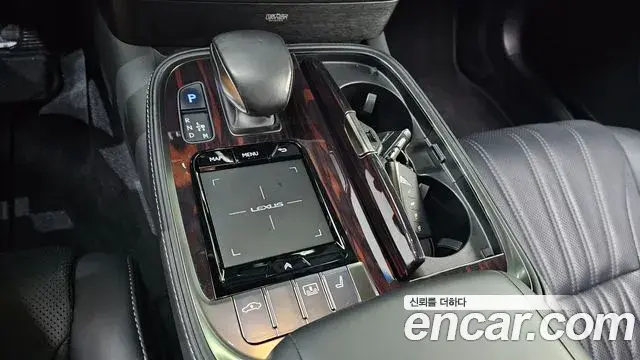 Lexus LS500 2018 — ფოტო 24/30