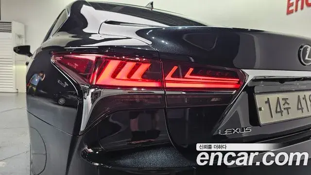 Lexus LS500 2018 — ფოტო 22/30