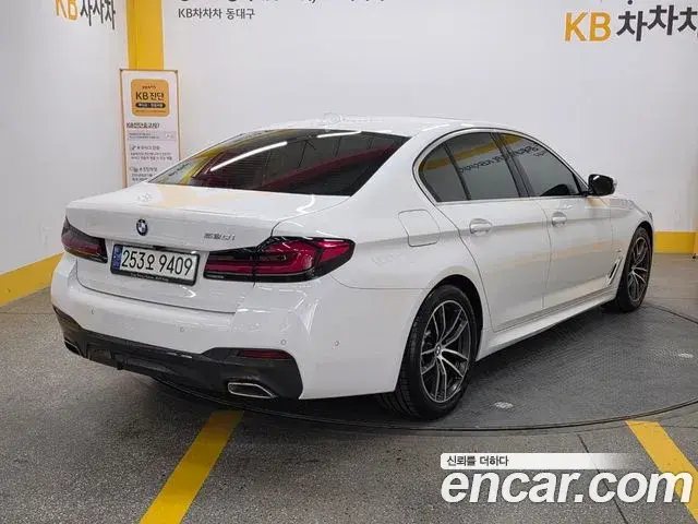 BMW 5 Series 2021 — Фото 1/20