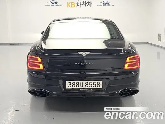Bentley Flying Spur 2021 — ფოტო 7/10