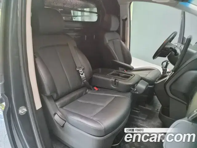 Hyundai Staria 2022 — Фото 6/20