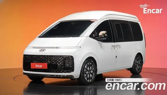Hyundai Staria 2024 — Photo 1/20