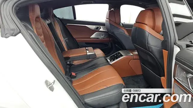BMW 8 Series 2021 — Фото 12/20
