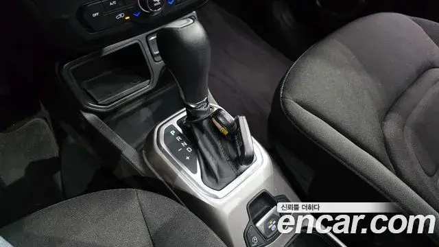 Jeep Renegade 2022 — Фото 9/20