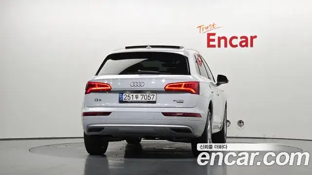 Audi Q5 2020 — Фото 4/20