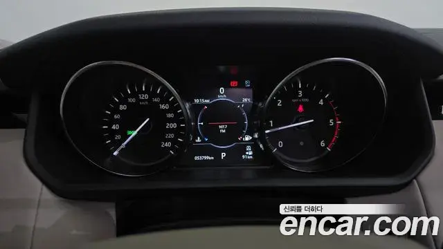 Land Rover Discovery 5 2018 — ფოტო 27/32