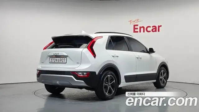 Kia Niro 2023 — Фото 2/20