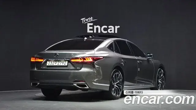 Lexus LS500 2021 — Photo 4/20