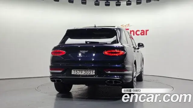 Bentley Bentayga 2022 — Photo 10/20