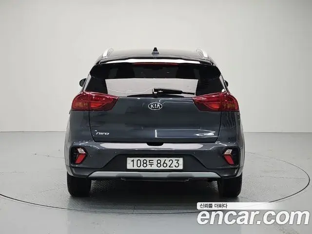 Kia Niro 2021 — Фото 2/19