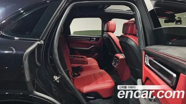 Porsche Cayenne 2019 — Фото 11/20
