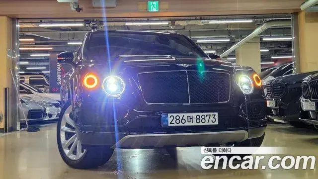 Bentley Bentayga 2020 — ფოტო 14/20