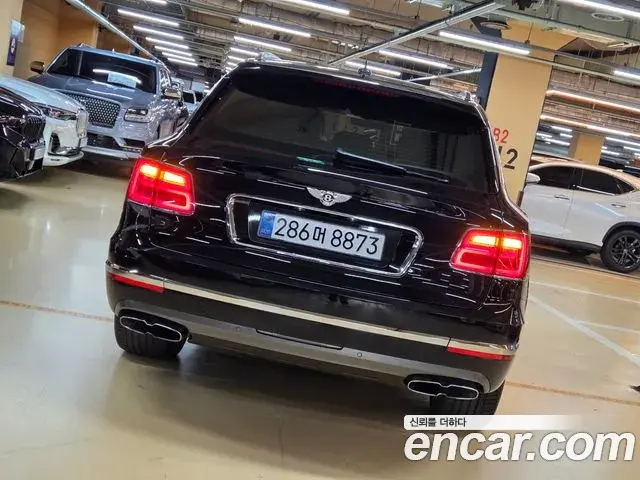 Bentley Bentayga 2020 — ფოტო 9/20