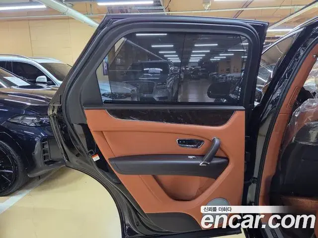 Bentley Bentayga 2020 — ფოტო 15/20