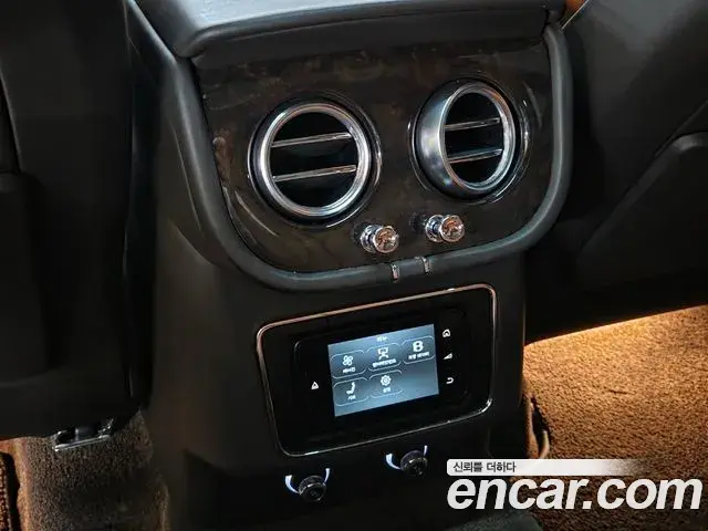 Bentley Bentayga 2020 — ფოტო 16/20