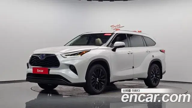 Toyota Highlander 2024 — Şəkil 17/35