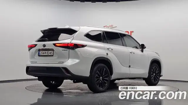Toyota Highlander 2024 — Şəkil 26/35