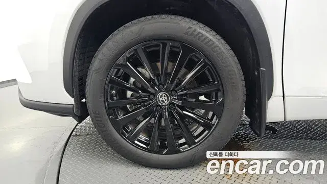 Toyota Highlander 2024 — Şəkil 19/35