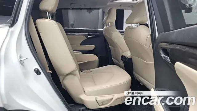 Toyota Highlander 2024 — Şəkil 28/35