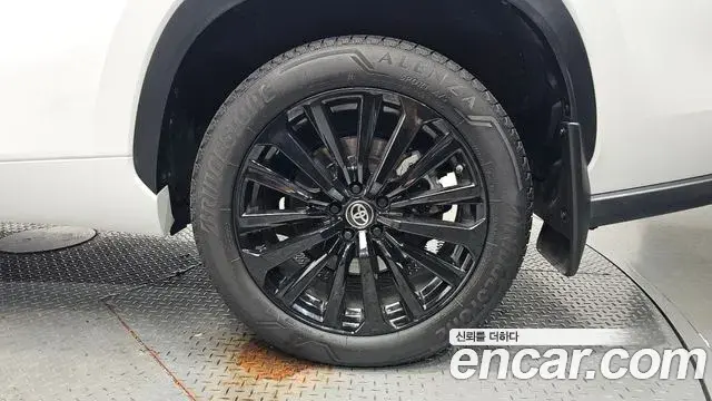 Toyota Highlander 2024 — Şəkil 33/35