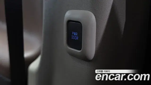 Toyota Sienna 2018 — Şəkil 35/35