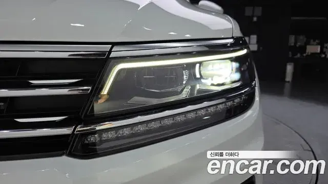 Volkswagen Tiguan 2020 — Şəkil 33/37