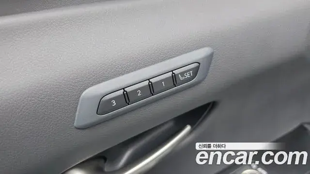 Lexus UX250h 2024 — Photo 13/30