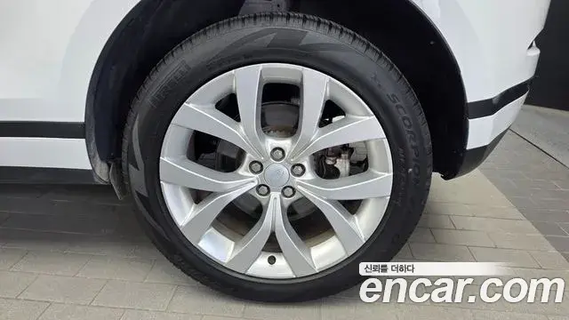 Land Rover Range Rover Evoque 2023 — Photo 17/32