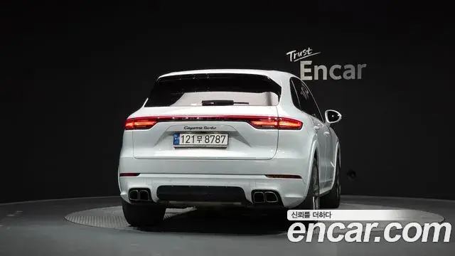 Porsche Cayenne 2023 — Фото 4/20