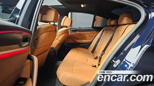 BMW 5 Series 2023 — Фото 12/20
